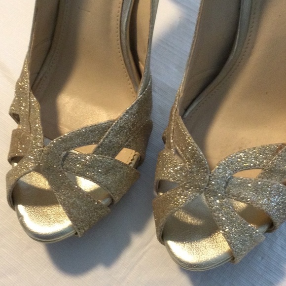 Woman’s Lulu Townsend Shoes size 8 gold color Great way to dress up an outfit - Picture 5 of 6
